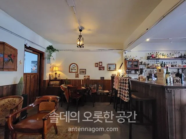 합정동 상수동 위스키바 카페 휴고살롱 내부전경
